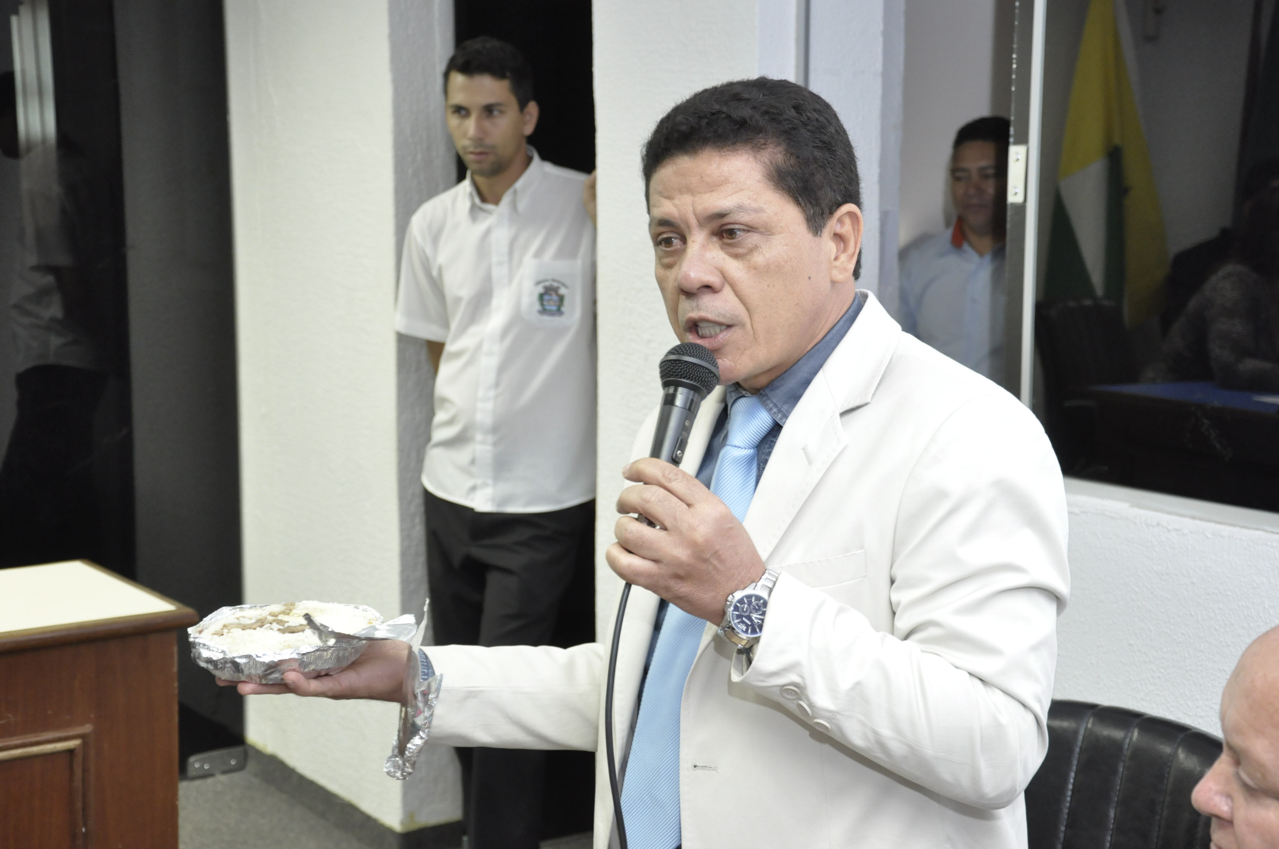 Vereador Nascimento cobra melhoria na qualidade da refeição servida aos trabalhadores urbanos