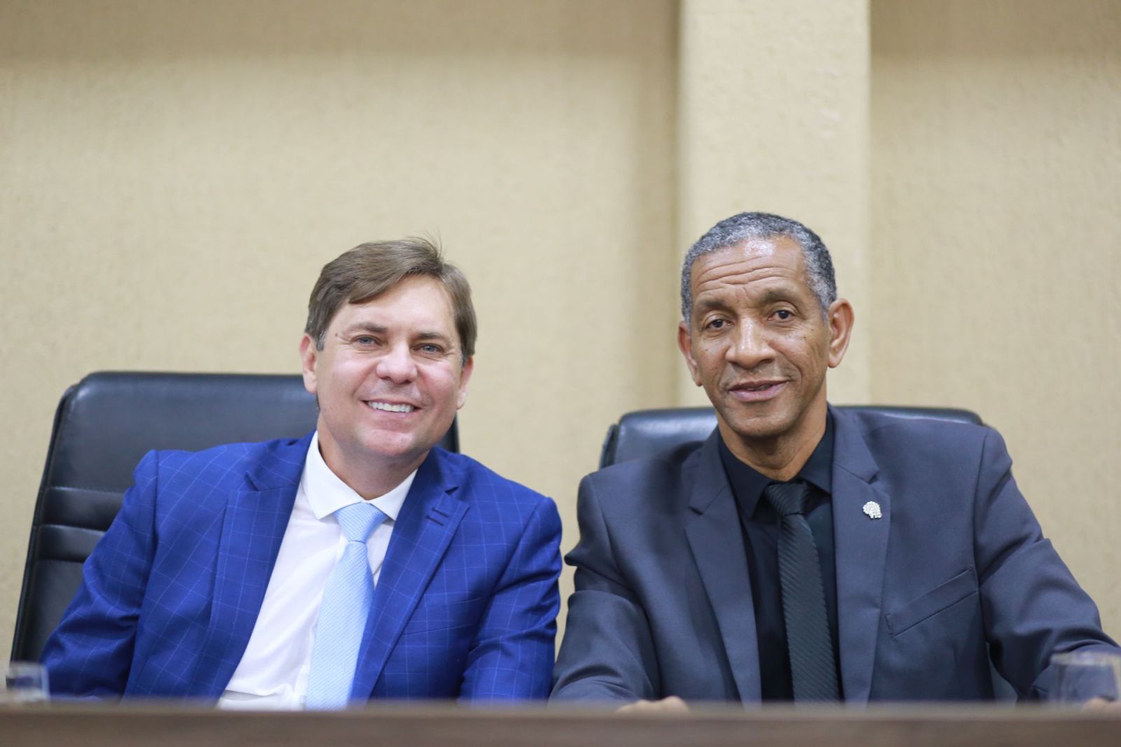 Deputados Bruno Peixoto e Ricardo Quirino recebem título de cidadão aparecidense