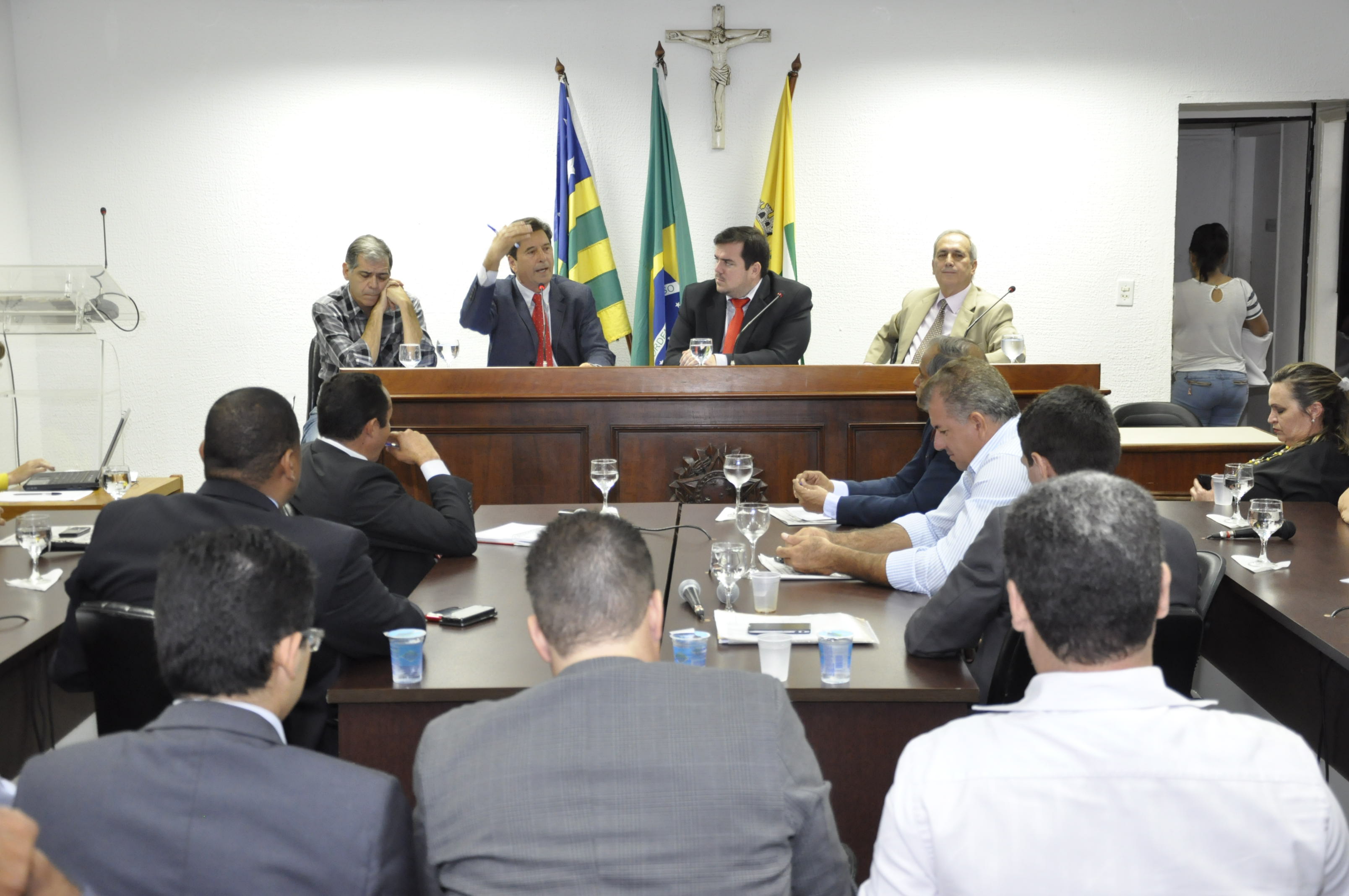 Durante sessão ordinária prefeito Maguito presta contas ao Legislativo aparecidense