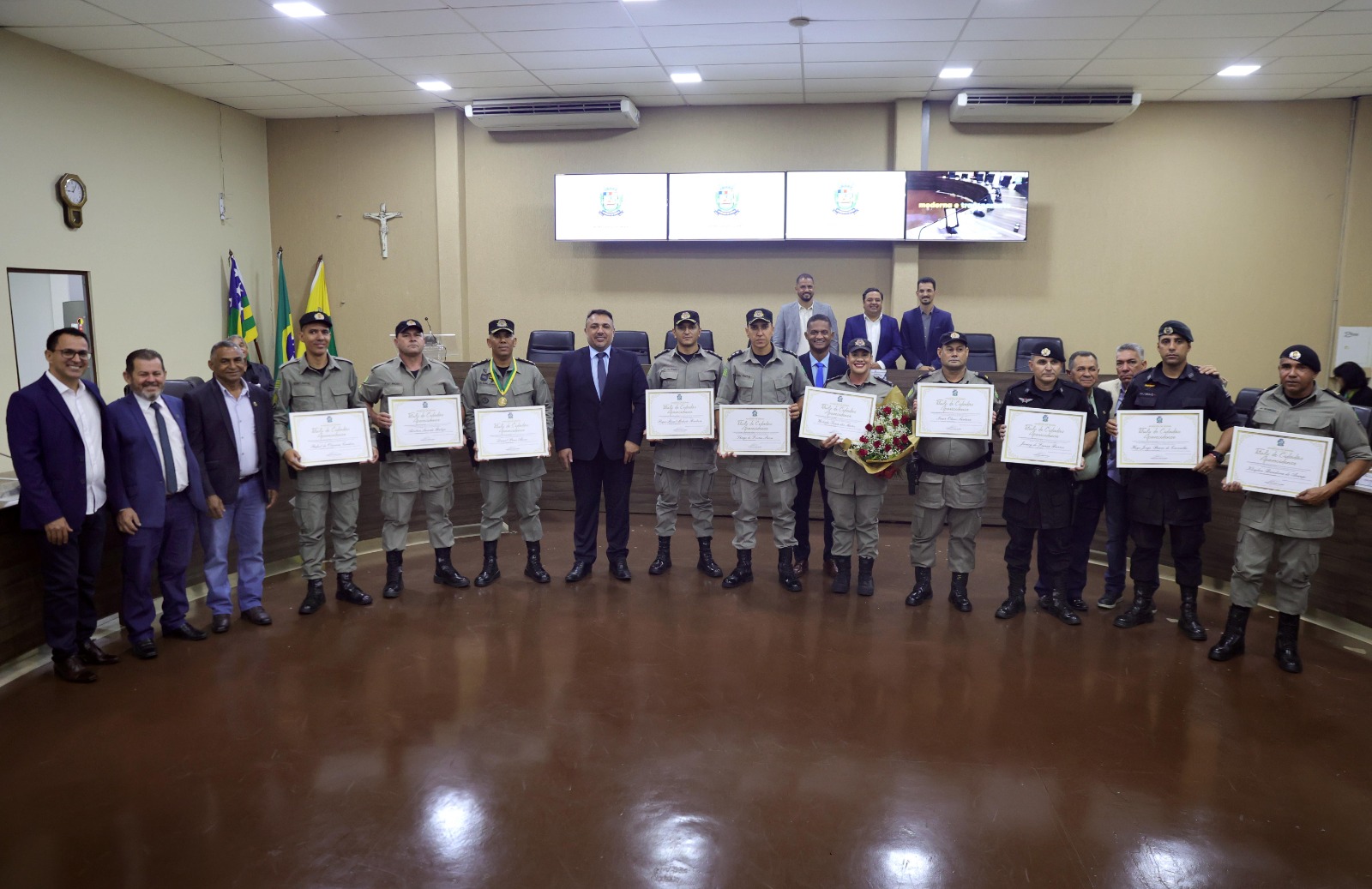 Presidente André Fortaleza presta homenagem à Polícia Militar com a entrega de títulos e medalha de mérito