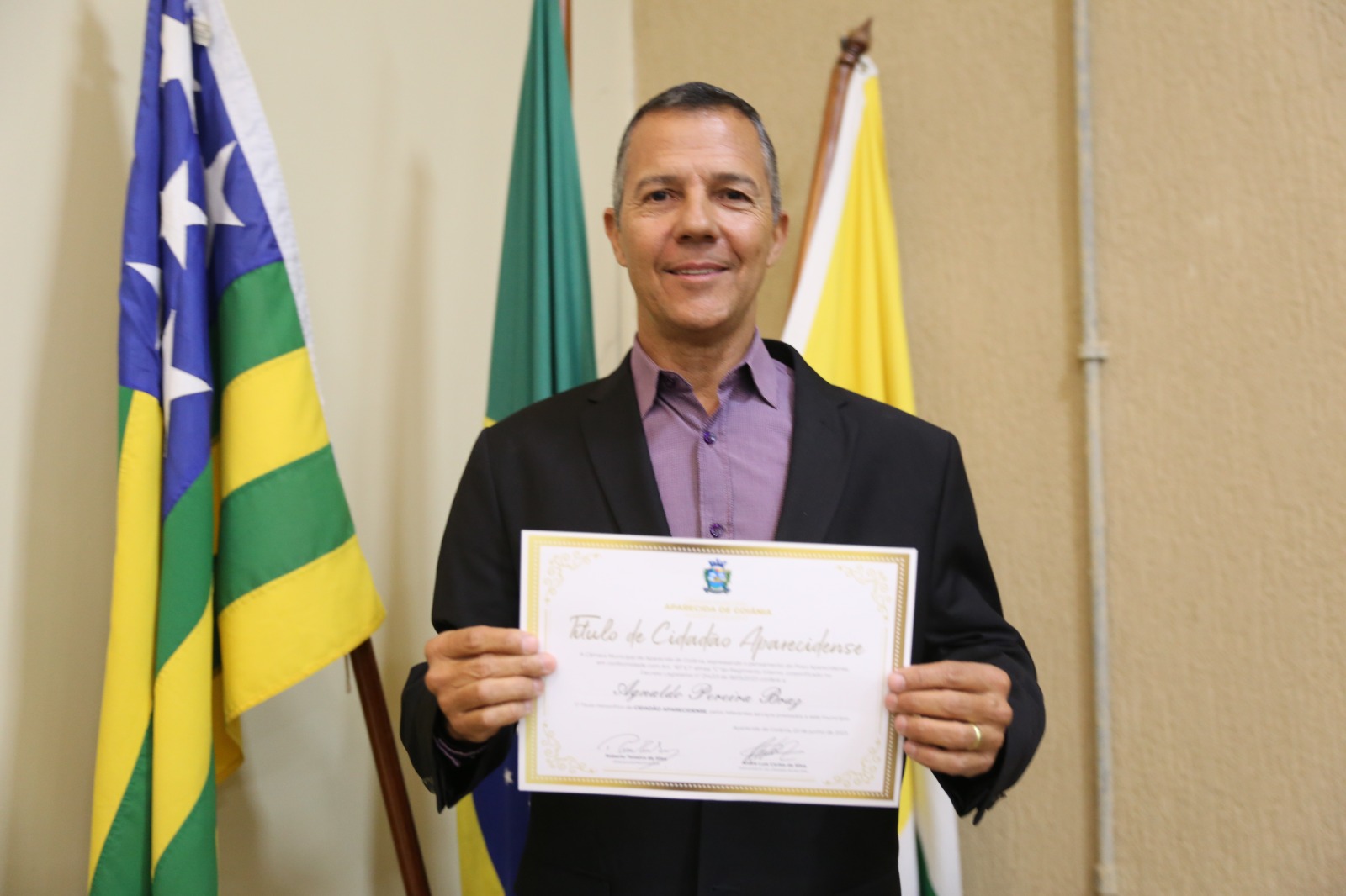 Agnaldo Pereira recebe título de cidadão aparecidense