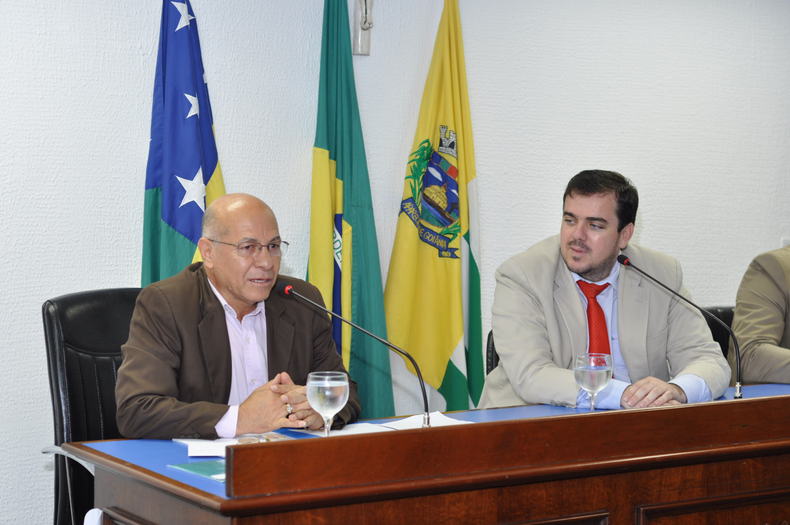 Câmara recebe visita do Professor Alcides