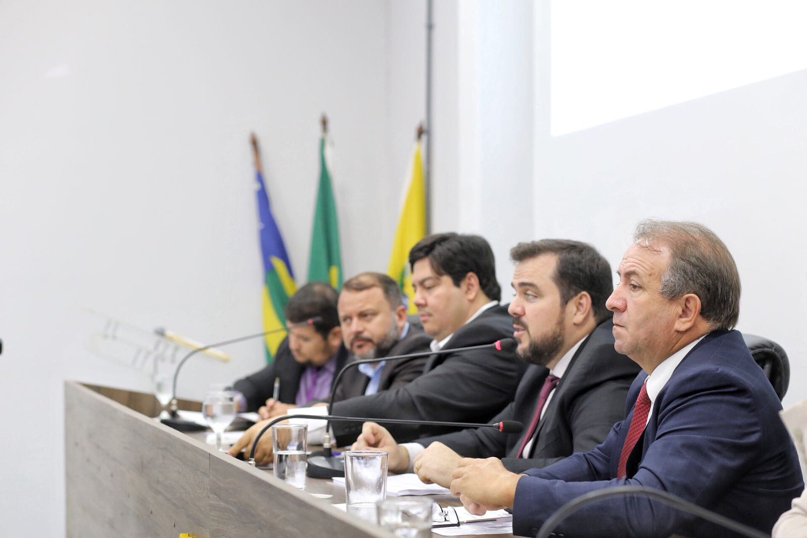 Prefeito Gustavo Mendanha presta contas na Câmara Municipal