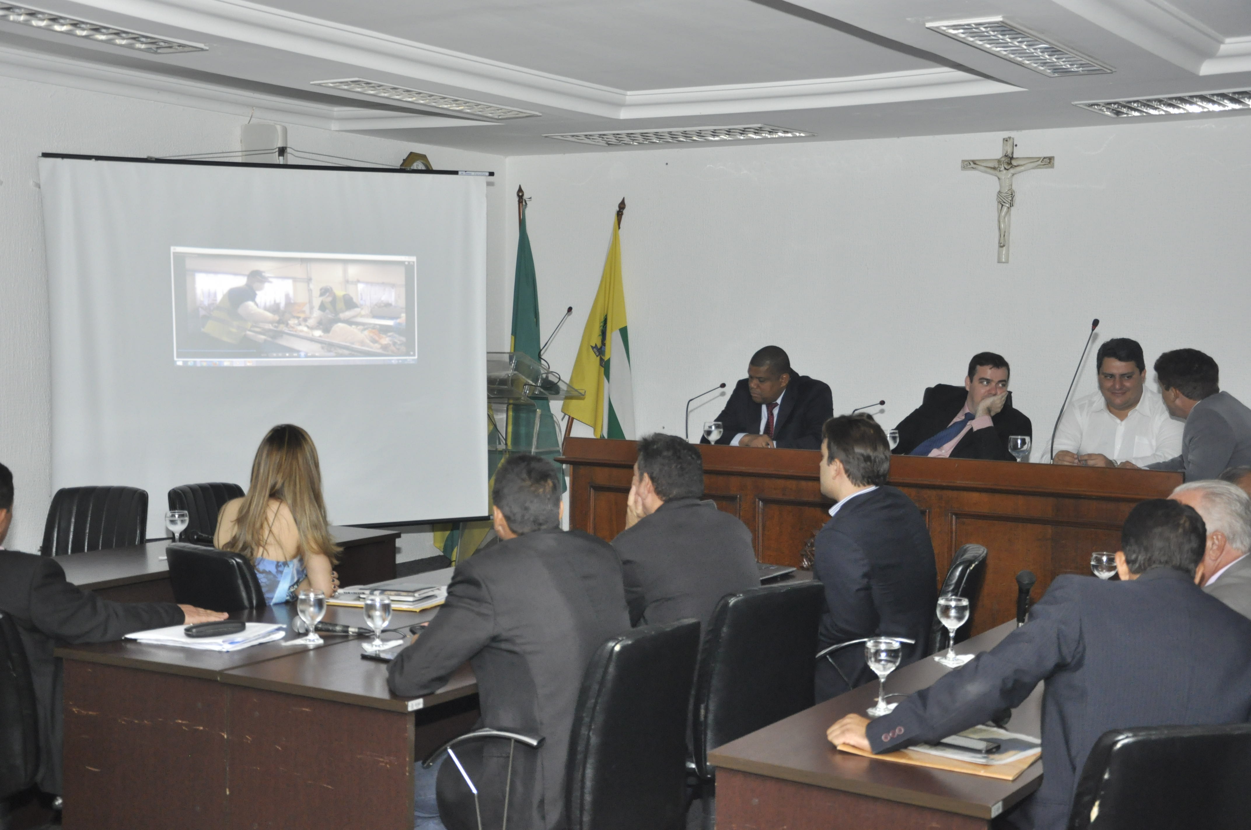 William Ludovico promove apresentação sobre tratamento de resíduos sólidos