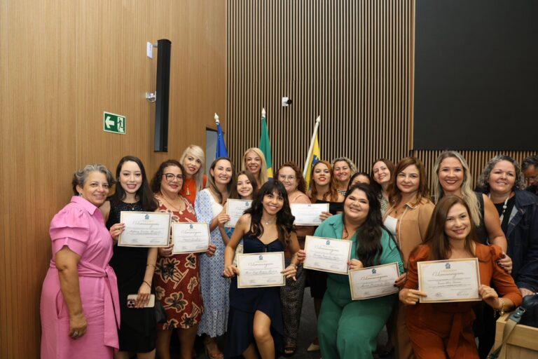 Mulheres empreendedoras são homenageadas na Câmara de Aparecida