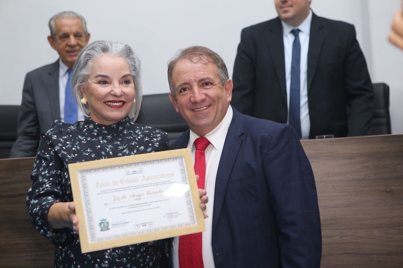 Câmara entrega título de Cidadã Aparecidense a Dona Iris de Araújo