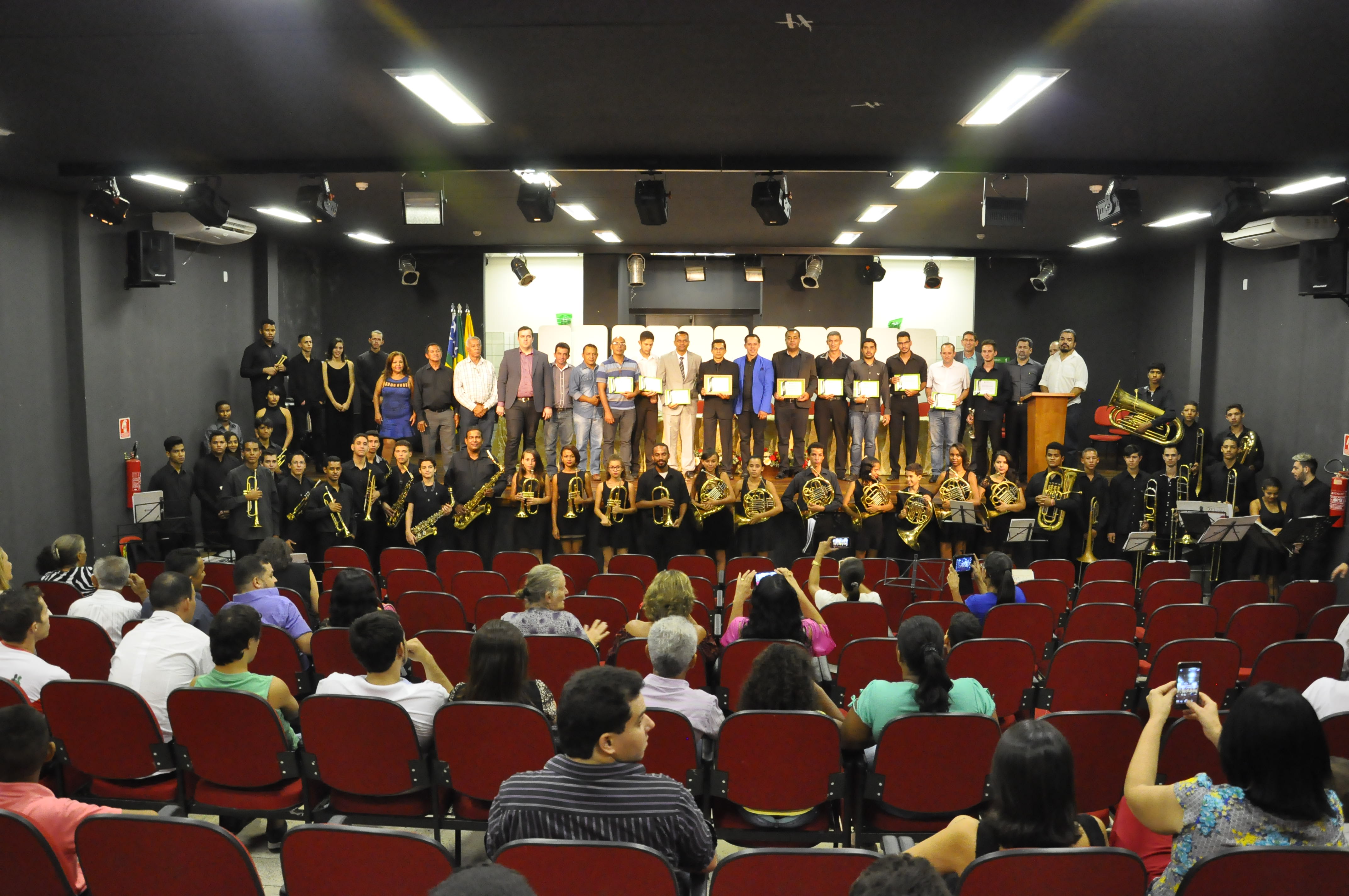 Maestros são homenageados com título de cidadão aparecidense